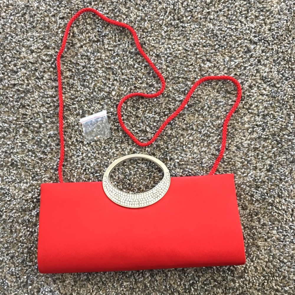 Red clutch - Picture 2 of 3